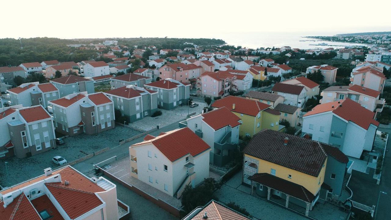 Summer Fun Apartments Novalja Buitenkant foto